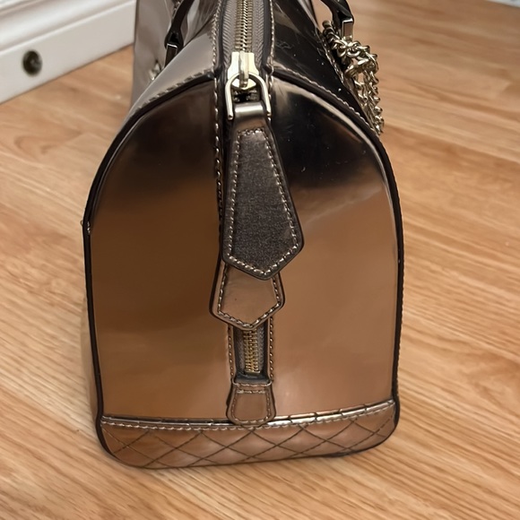 Fabulous Metallic Guess Tote Bag - Picture 4 of 11